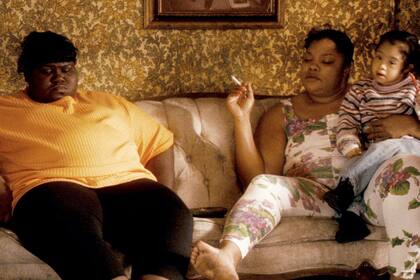 Monique le hace pasar unos cuantos malos momentos a Gabourey Sidibe en Precious