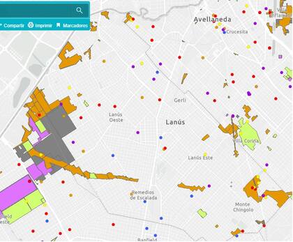 Los conglomerados precarios se encuentran marcados en color amarillo, púrpura y gris. Se evalúan en relación con los casos confirmados: en rojo los contagios comunitarios, marrón los contactos estrechos, amarillo los casos investigación, azul los importados y violeta los trabajadores de la salud.