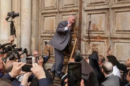 Monjes griegos ortodoxos conviven con frailes franciscanos y religiosos armenios, egipcios, coptos, sirios y etíopes en la Basílica construida por los cruzados