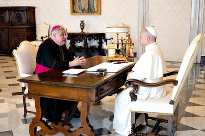 Monseñor Colombo en su visita al Papa León XIV