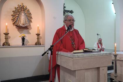 Monseñor Oscar Ojea en la asamblea plenaria del Episcopado.