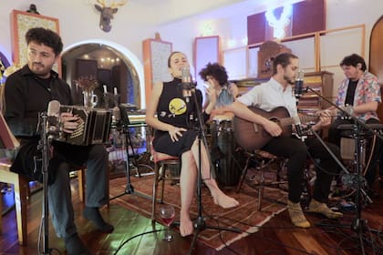 Monsieur Periné, desde Bogotá, Colombia