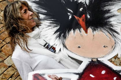 María Verónica Ramírez con Monstriña, personaje de su creación