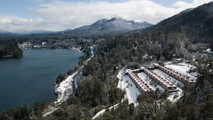 Montaña Resort: bosque, vista al lago y paisaje cordillerano. Un destino ideal en cualquier estación del año.