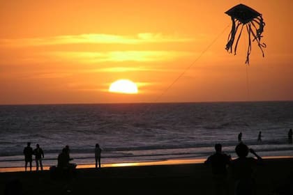 Los atardeceres de Monte Hermoso y la temperatura de su agua la posicionaron muy alto