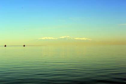 El Monte Olimpo desde el paseo de la costanera de Tesalónica