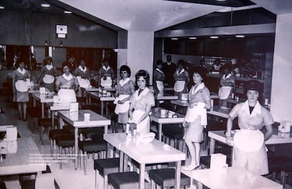 Montecatini fue pionero en tener camareras en el salón