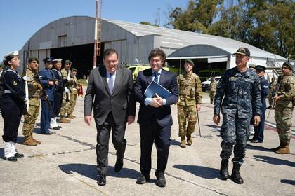 Montenegro, con Milei en una visita del Presidente a Mar del Plata para participar del Coloquio de IDEA, el año pasado