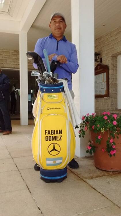 Monteros, con la bolsa, después de la segunda vuelta en Olivos