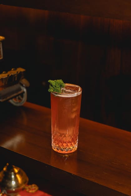 Montevideo es un mocktail creado en honor al buque homónimo que traficaba alcohol en la ley seca desde Buenos Aires a esa ciudad capital.