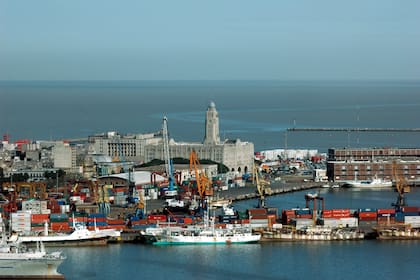 Vista del puerto de Montevideo (Archivo)