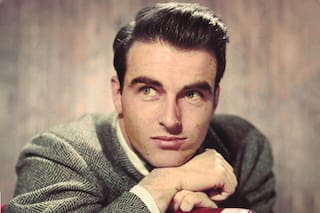 Tuvo una infancia desolada, sufrió adicciones, homofobia y un accidente que casi lo desfiguró