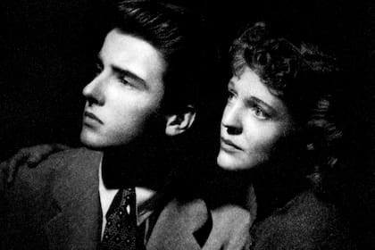 Montgomery Clift y Lois Hall, en una fotografía promocional de la obra de Broadway Dame Nature (1938)