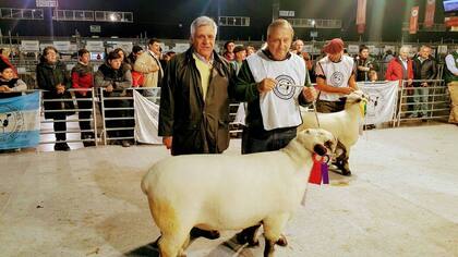 Montiel, a la izquierda, durante una competencia en la Rural