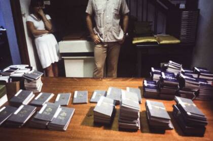 Montones de pasaportes de las víctimas después de las muertes