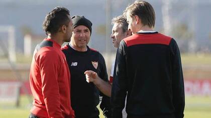 Montoya, con Sampaoli y parte de su cuerpo técnico