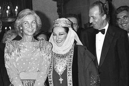 Montserrat Caballé con los Reyes de España