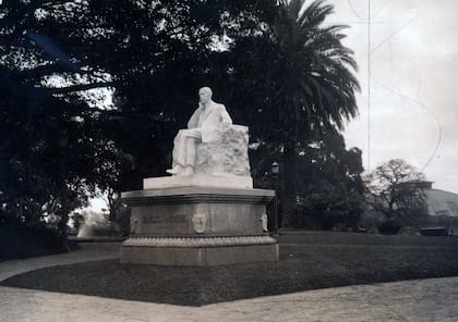 Monumento a Emilio Mitre.