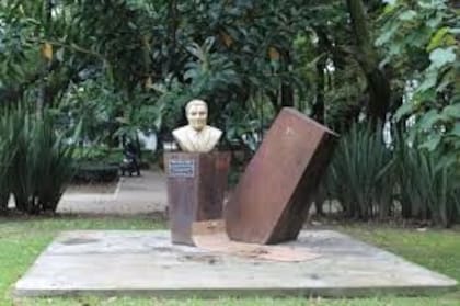 Monumento a Pedro Garfias, en Ciudad de México