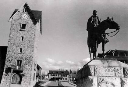 Monumento a Roca en el Centro Cívico