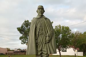 Monumento al coronel Denis en San Jerónimo Norte.