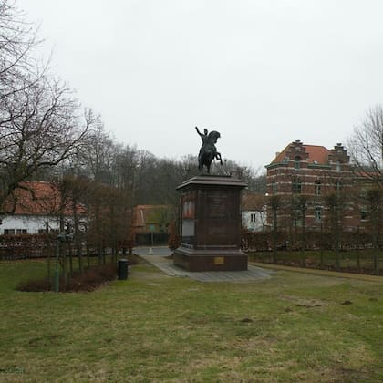 Monumento de San Martín en Bruselas, a menos de un kilómetro de donde vivían Richard y Catherine antes de emprender su viaje alrededor del mundo