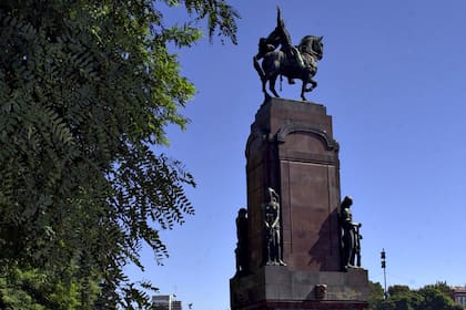 Monumento al General Alvear en 2004