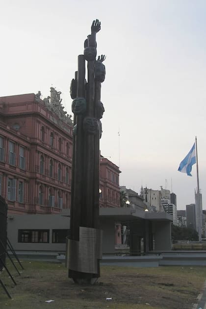 Monumento en homenaje a las víctimas del bombardeo de la Plaza de Mayo del 16 de junio de 1955