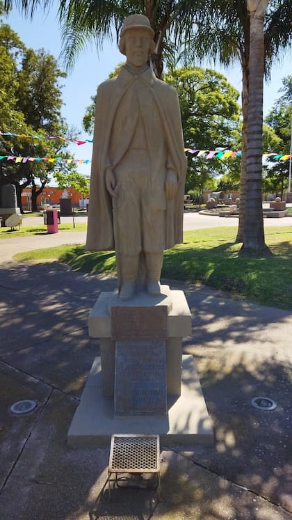 Monumento erigido en San Jerónimo del Sauce en honor a Nicolás Denis