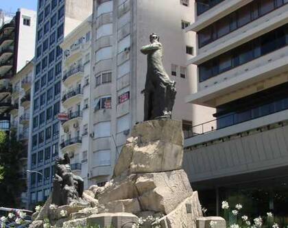 Monumento Leandro N Alem, realizado por el escultor Pedro Zonza Briano