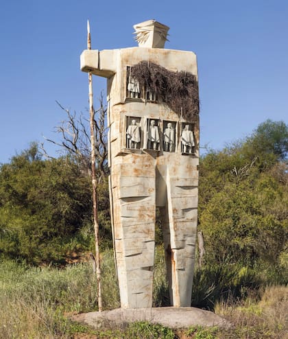 Monumento ranquel en Leuvucó, inaugurado en 1999