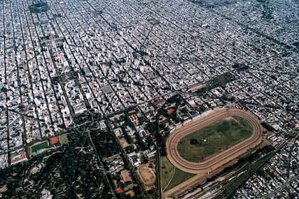 Ciudad de las diagonales y los tilos, La Plata tiene un trazado revolucionario y futurista