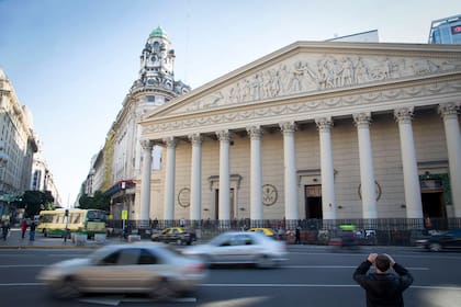 La Catedral de Buenos Aires, de inspiración barroca y estilo neoclásico, es obra de un arquitecto francés