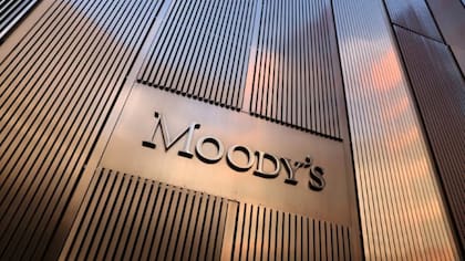 Moody’s confirmó que no tiene planes de aplicar una mejora en la calificación de la deuda argentina en lo inmediato