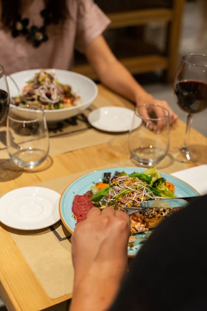 Möoi ofrece cocina fresca y saludable para una cita más que agradable.