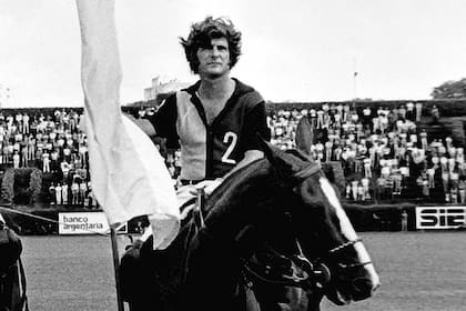 Moore con la camiseta de Nueva Escocia, en su último partido en Palermo: 9 de noviembre de 1985