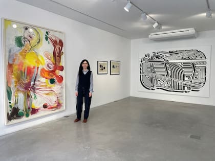 Mora Bacal en la nueva sede, con obras de Marina de Caro, Rómulo Macciò y Pablo Siquier