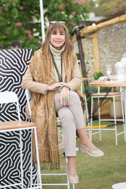 Mora Furtado, esplendida a pesar del frío y la lluvia.