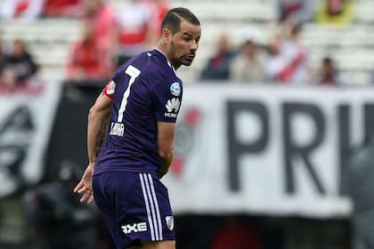 Mora, la carta en ataque si no llega Scocco en condiciones