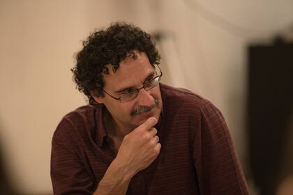 Morábito nació en Alejandría, Egipto, en 1955. Hijo de padres italianos, pasó su infancia en Milán y desde de los 15 años vive en México