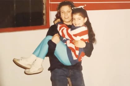 Morena Druchas junto a Guido Kaczka en la serie El árbol azul