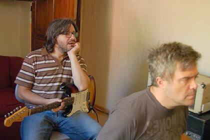 Moretti en plena grabación de Una temporada en el amor, junto al productor Juanchi Balerón