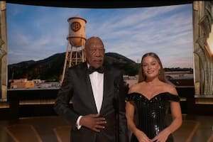 El detalle en la mano de Morgan Freeman que generó la misma pregunta que en el Mundial de Qatar