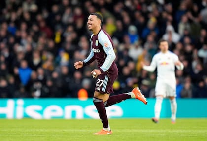 Morgan Rogers del Aston Villa celebra tras anotar en el encuentro de la Liga Premier ante el Leeds el domingo 23 de noviembre del 2025. (Danny Lawson/PA via AP)