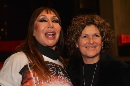 Moria Casán junto a Gabriela Ricardes, actual directora del Complejo Teatral de Buenos Aires, espacio que depende del Estado porteño