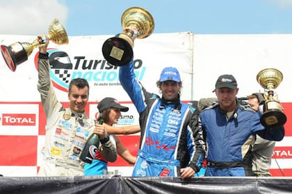 Moriatis festeja el triunfo en San Jorge