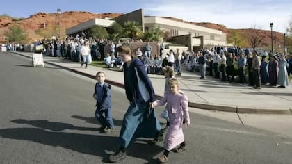 Mormones fundamentalistas se han manifestado afuera de los tribunales en el pasado cuando uno de los miembros de su comunidad es llevado al banquillo de los acusados por poligamia