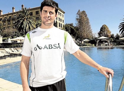 Morné Steyn, junto a la piscina del Palazzo Montecasino, el búnker de los Springboks. "Nunca hay que subestimar a los argentinos" advertía en aquel entonces