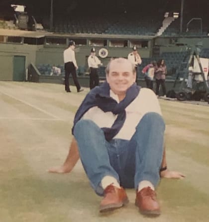Moro, en 1991, sentado en el césped del court central de Wimbledon, el torneo más prestigioso del circuito