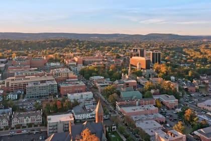 Morristown, Nueva Jersey, es la única ciudad del noreste de Estados Unidos en la que el ingreso familiar promedio supera al costo de vida estimado, según The Ascent